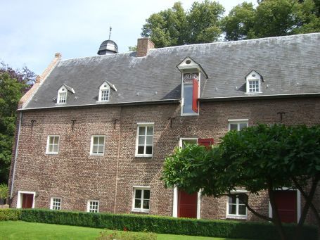 Bergen : Kasteel Well, Innenhof, Gebäude der Vorburg